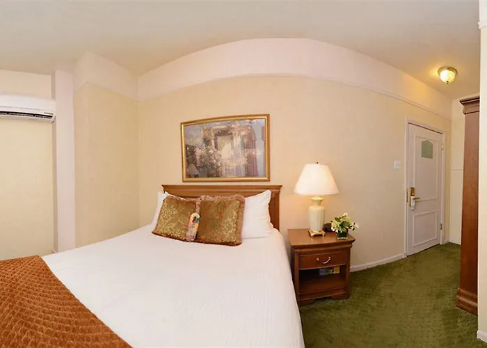 The Willows 3* Chicago
